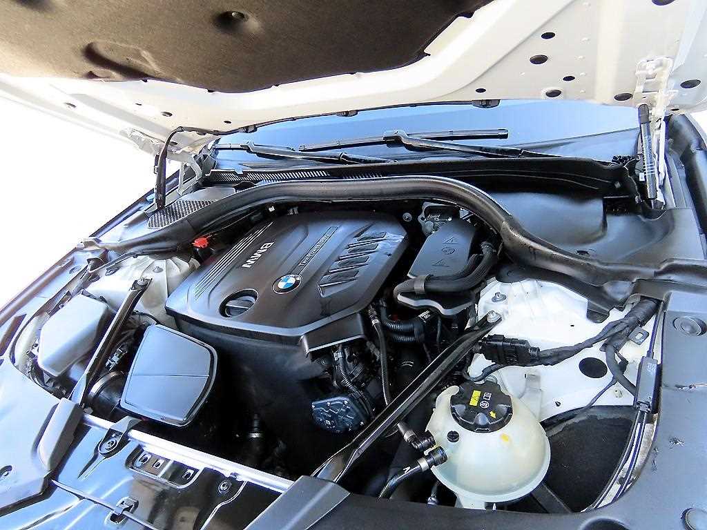 BMW 5-Series — photo 19