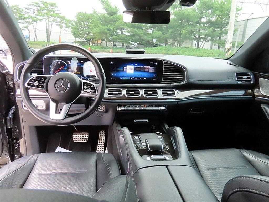 Mercedes-Benz GLE-Class — photo 07