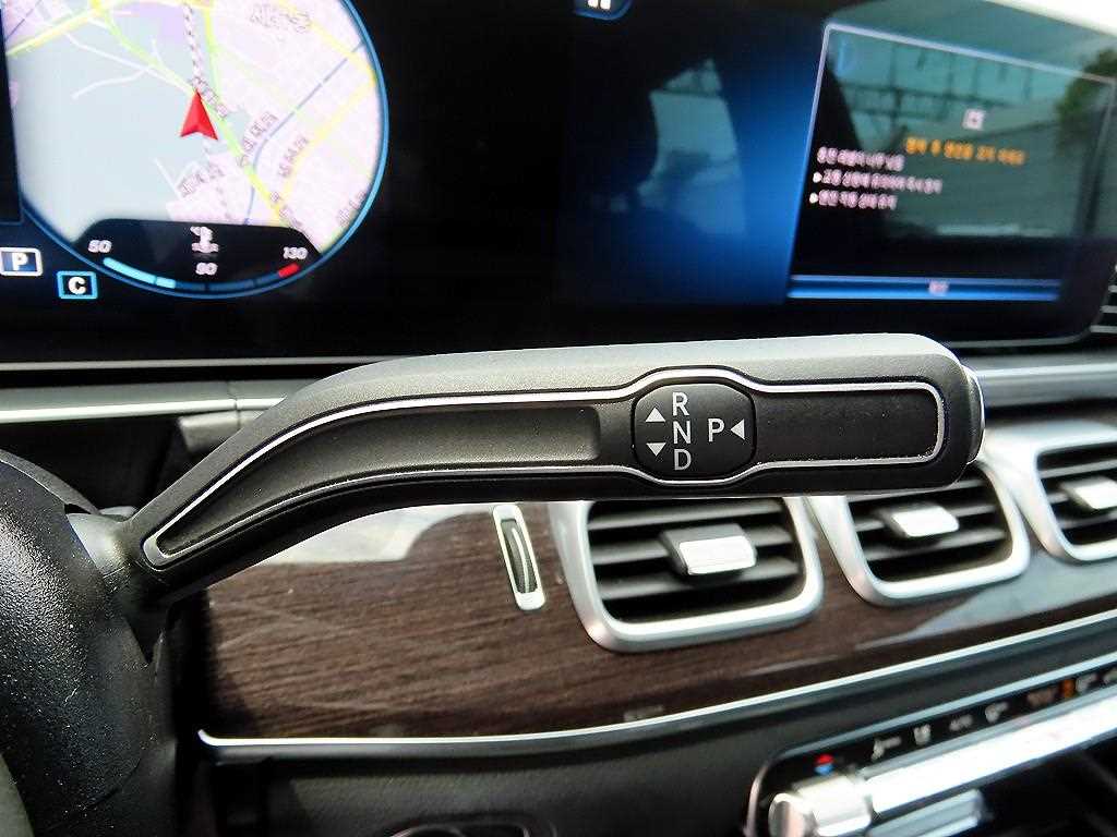 Mercedes-Benz GLE-Class — photo 11