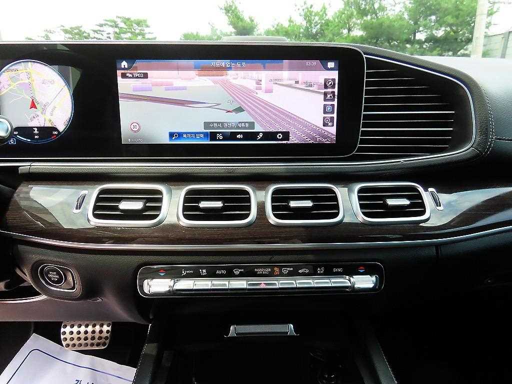 Mercedes-Benz GLE-Class — photo 12