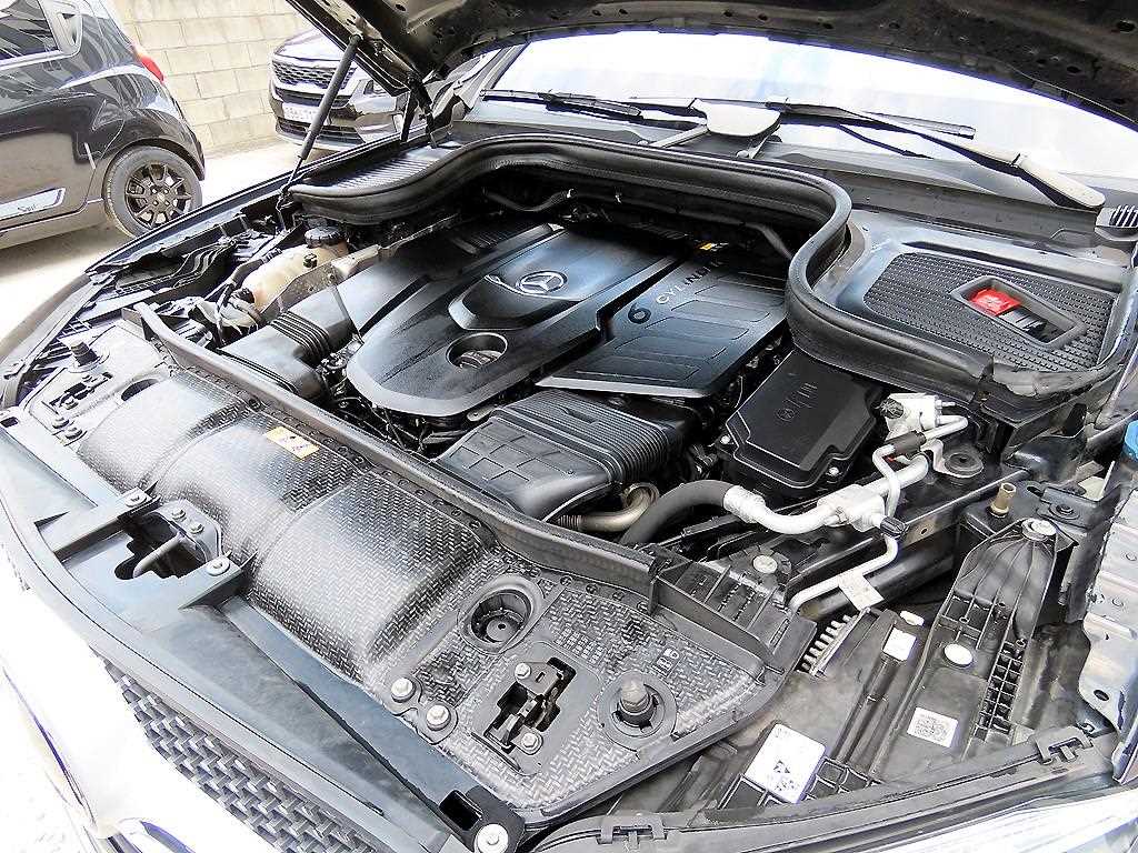 Mercedes-Benz GLE-Class — photo 19
