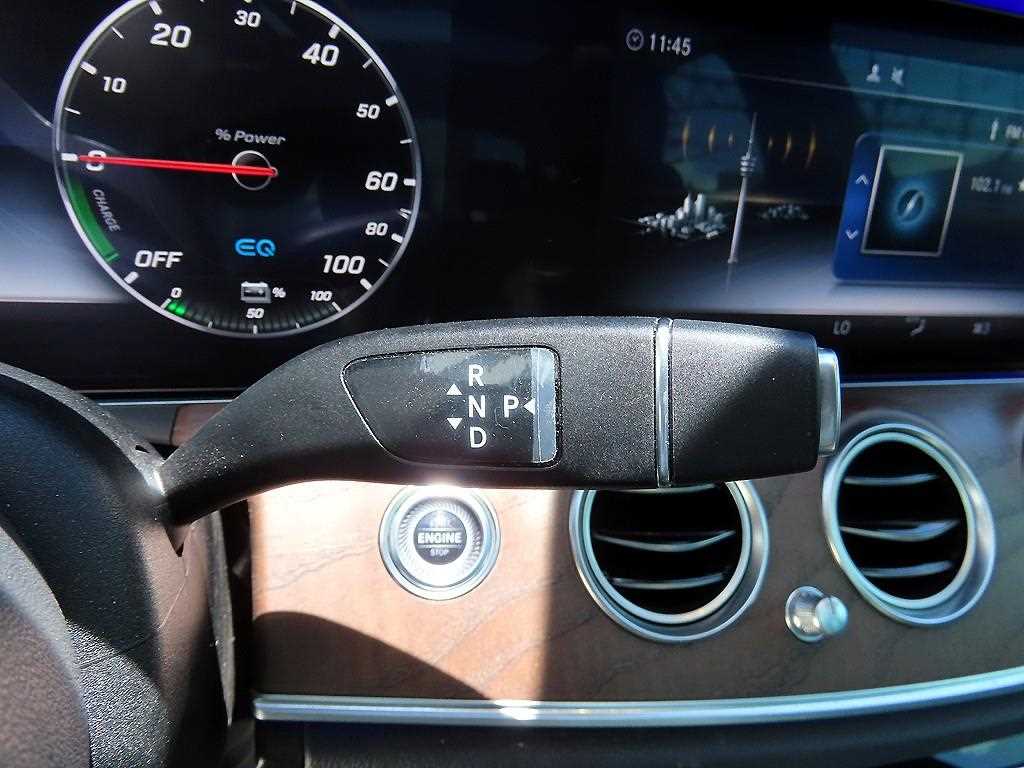 Mercedes-Benz E-Class — photo 11