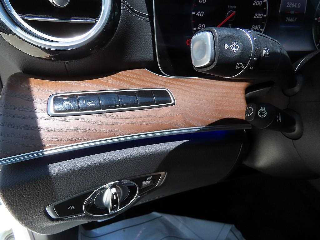 Mercedes-Benz E-Class — photo 12