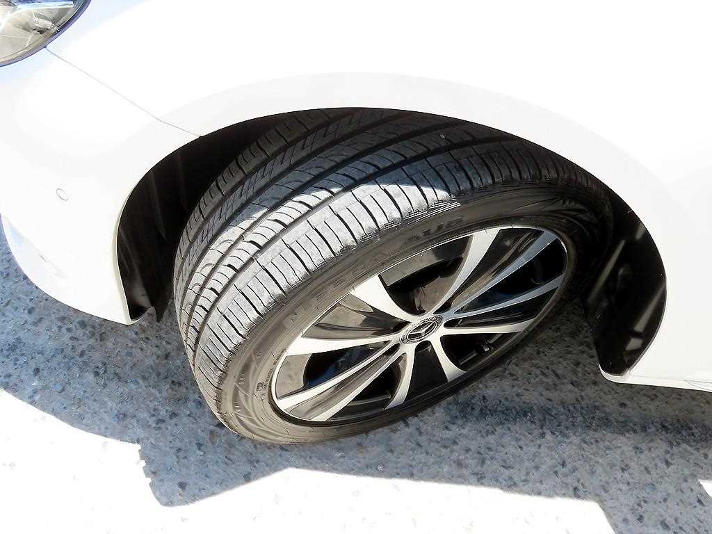 Mercedes-Benz E-Class — photo 20