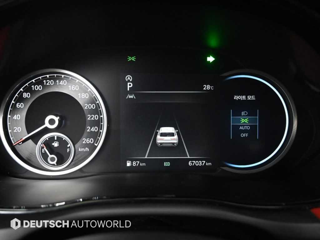 Genesis GV70 — photo 08