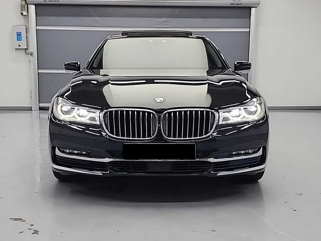 BMW 7-Series — photo 02
