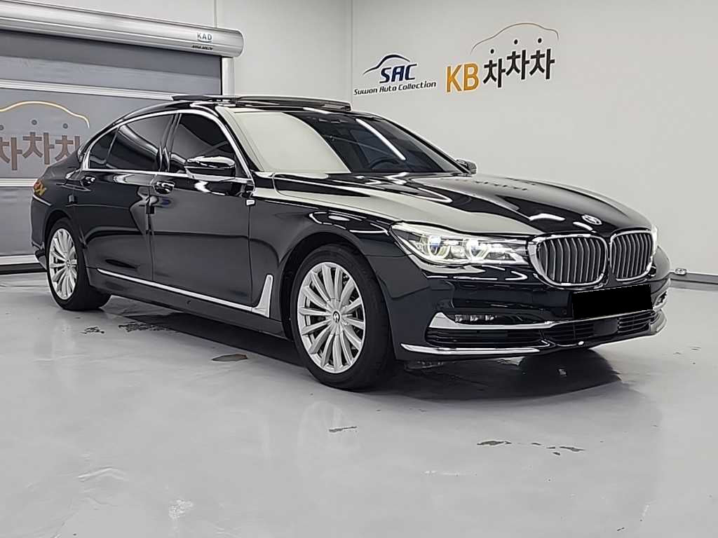 BMW 7-Series — photo 04
