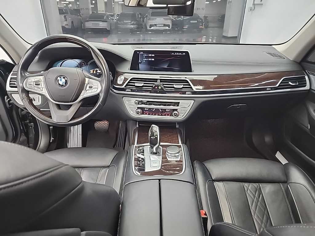 BMW 7-Series — photo 07