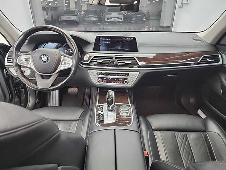 BMW 7-Series — photo 07