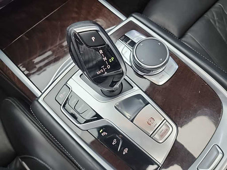 BMW 7-Series — photo 08