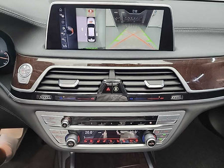 BMW 7-Series — photo 10