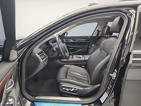 BMW 7-Series — photo 11