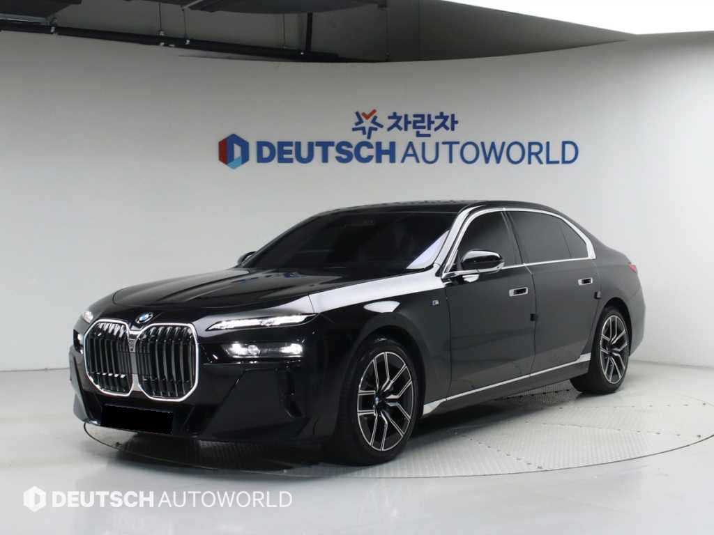 BMW 7-Series — photo 01