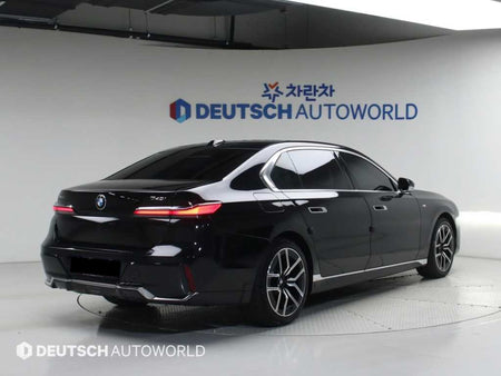 BMW 7-Series — photo 02