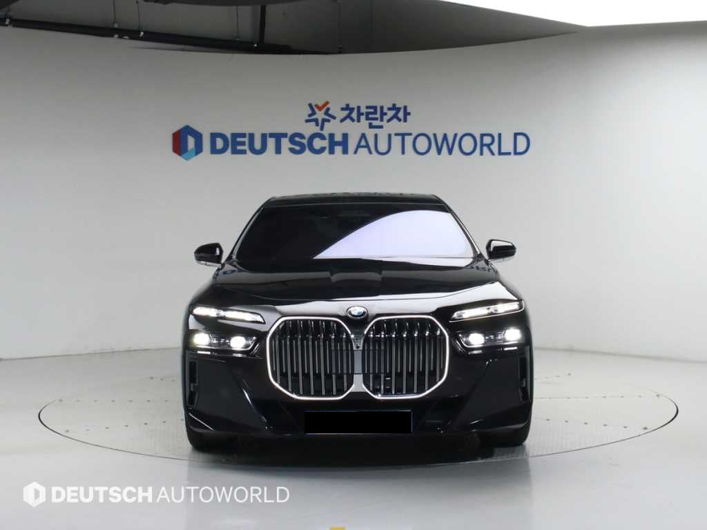 BMW 7-Series — photo 03