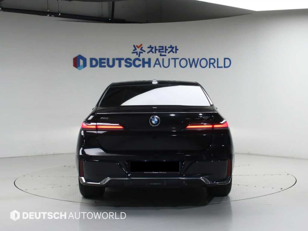 BMW 7-Series — photo 04