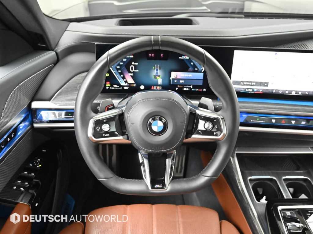 BMW 7-Series — photo 13