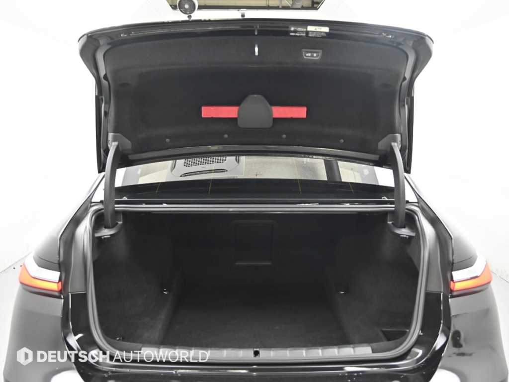 BMW 7-Series — photo 19