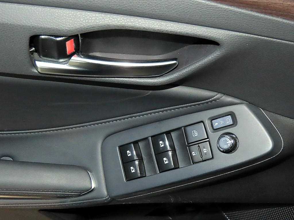 Toyota Avalon — photo 13