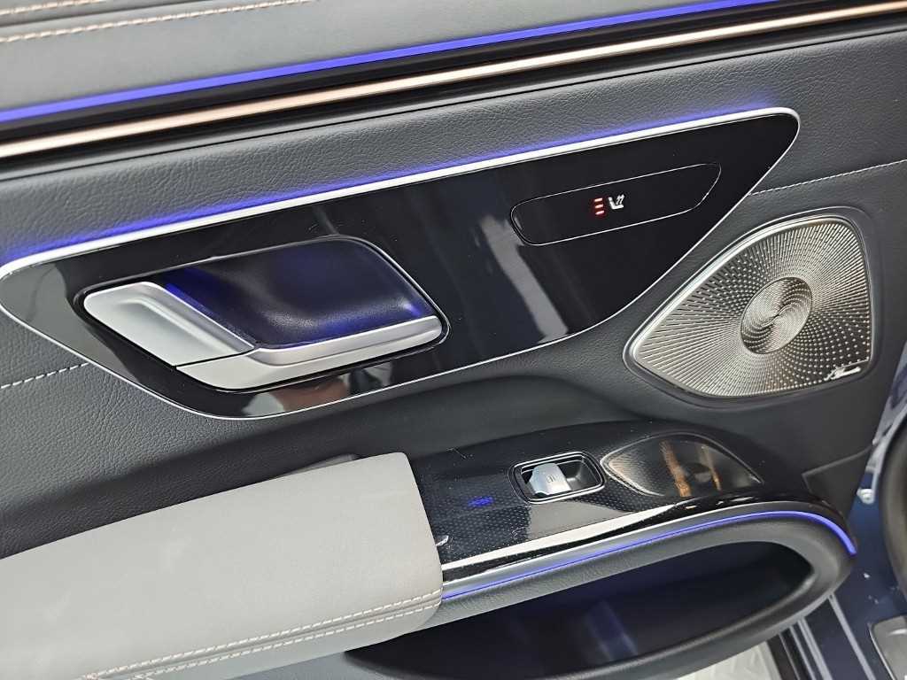Mercedes-Benz EQS — photo 12