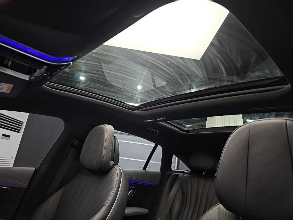 Mercedes-Benz EQS — photo 13