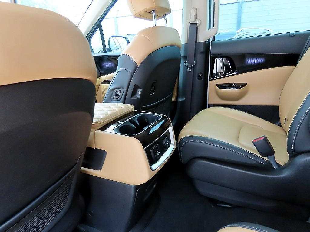 Kia Carnival — photo 16