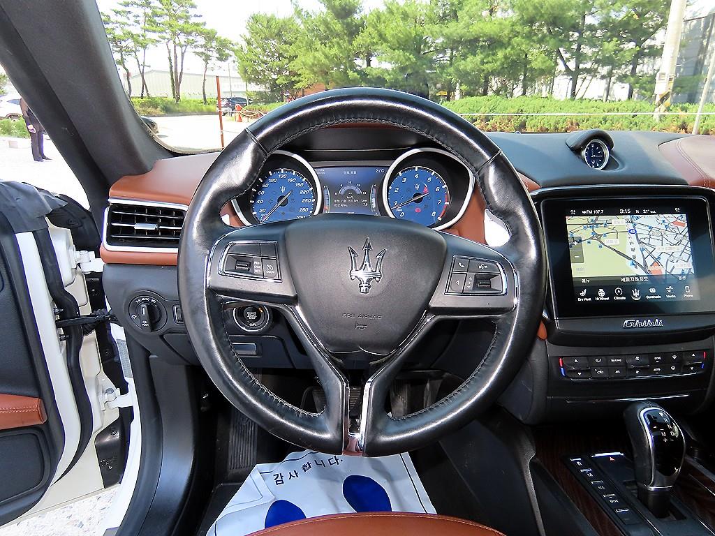 Maserati Ghibli — photo 08