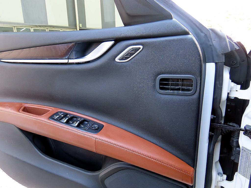 Maserati Ghibli — photo 11