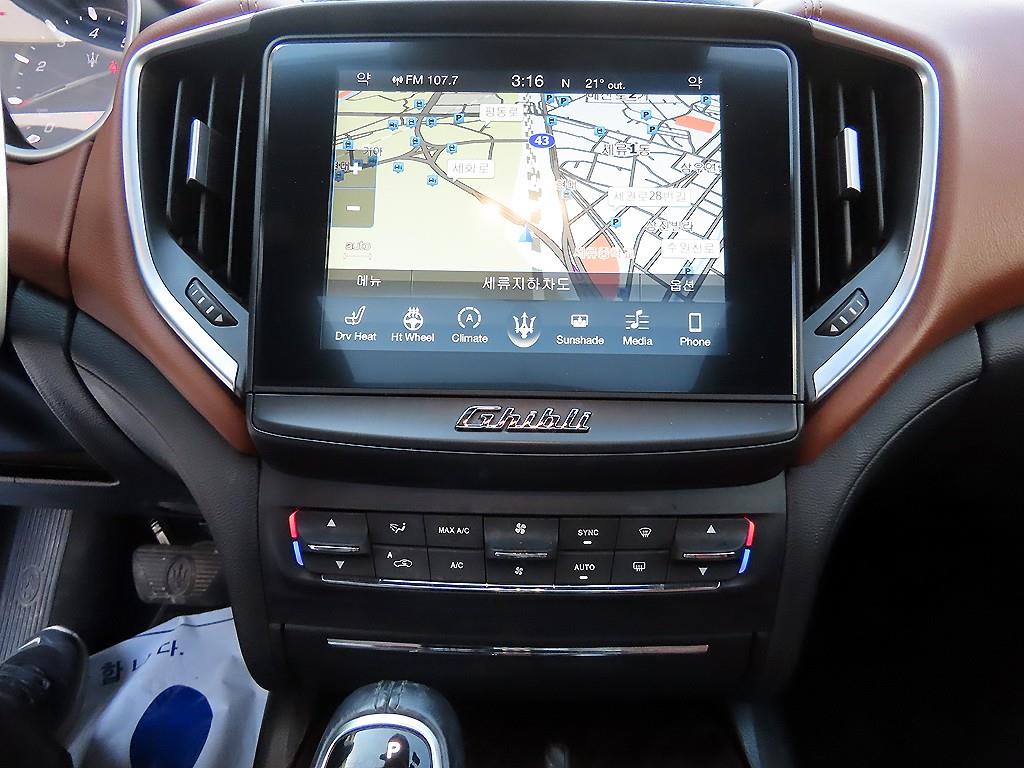 Maserati Ghibli — photo 12