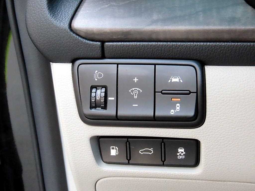 Kia K7 — photo 12