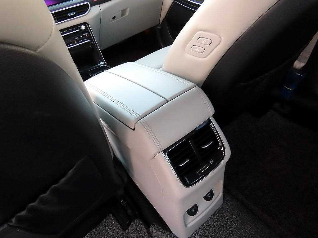Kia K7 — photo 17