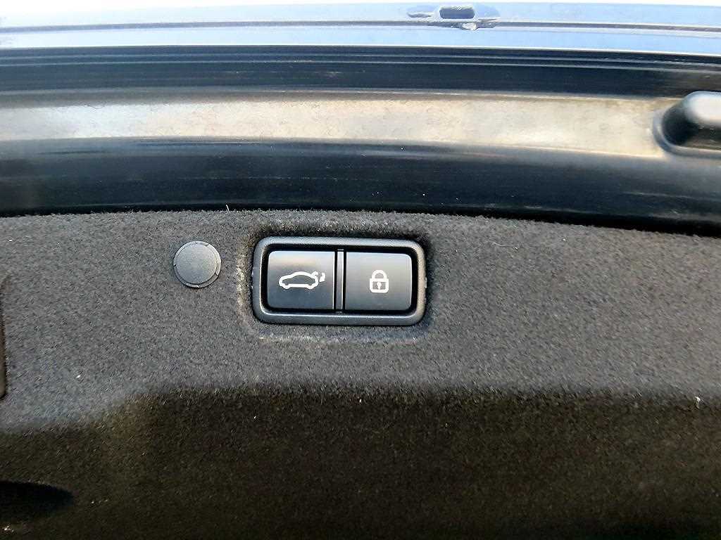 Kia K7 — photo 18