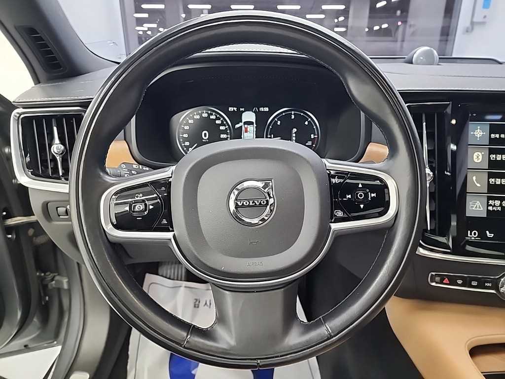 Volvo S90 — photo 09