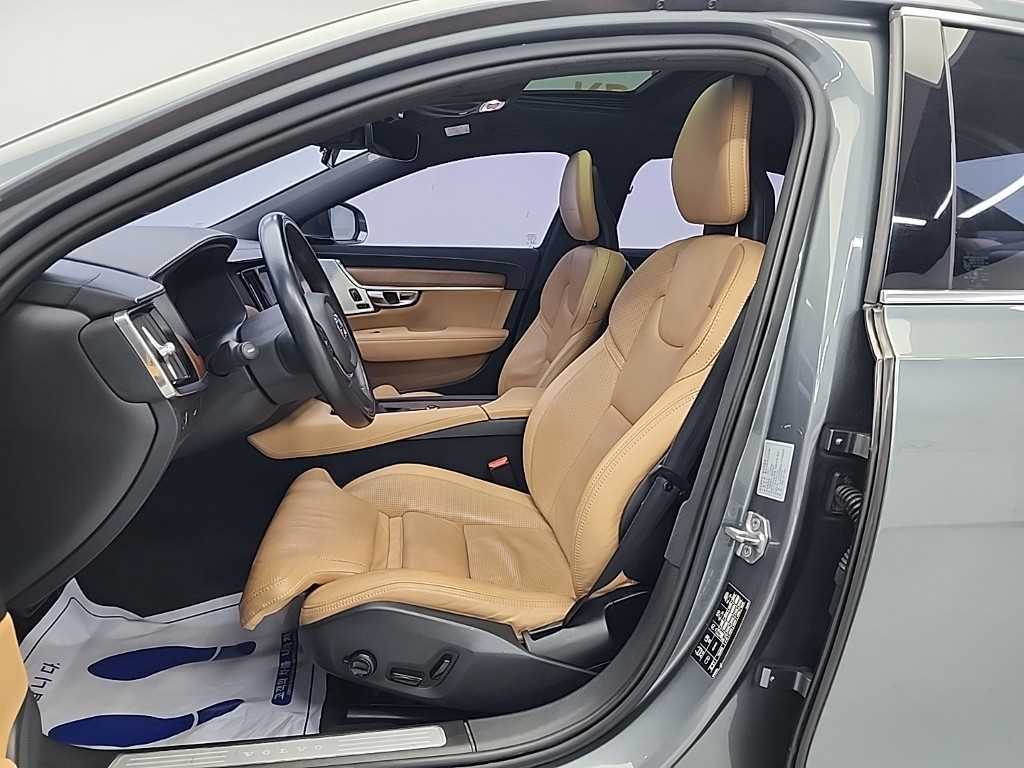 Volvo S90 — photo 11