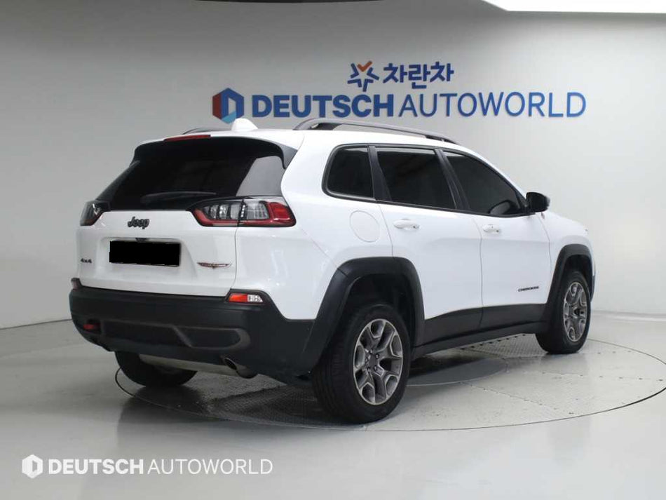 Jeep Cherokee — photo 02