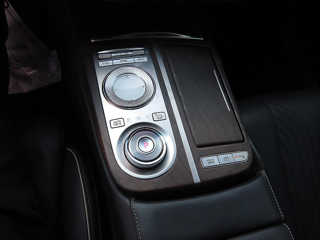 Genesis G80 — photo 12