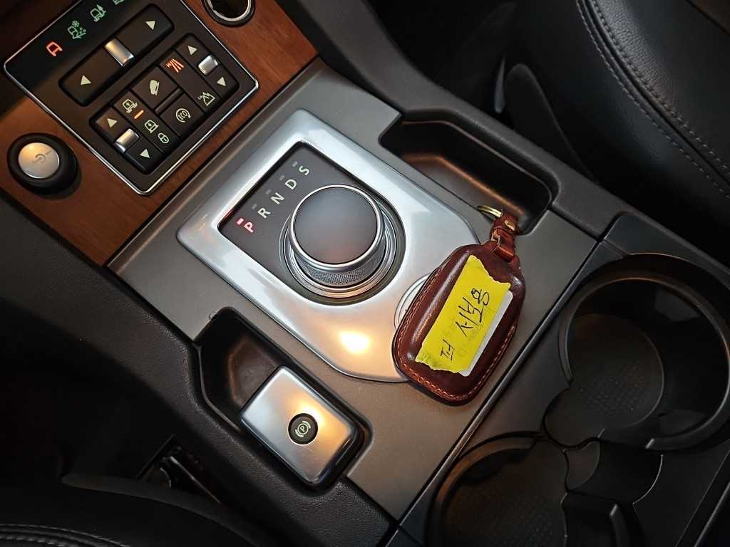 Land Rover Discovery — photo 08