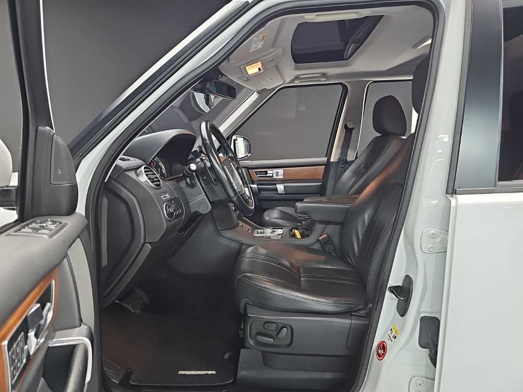Land Rover Discovery — photo 11