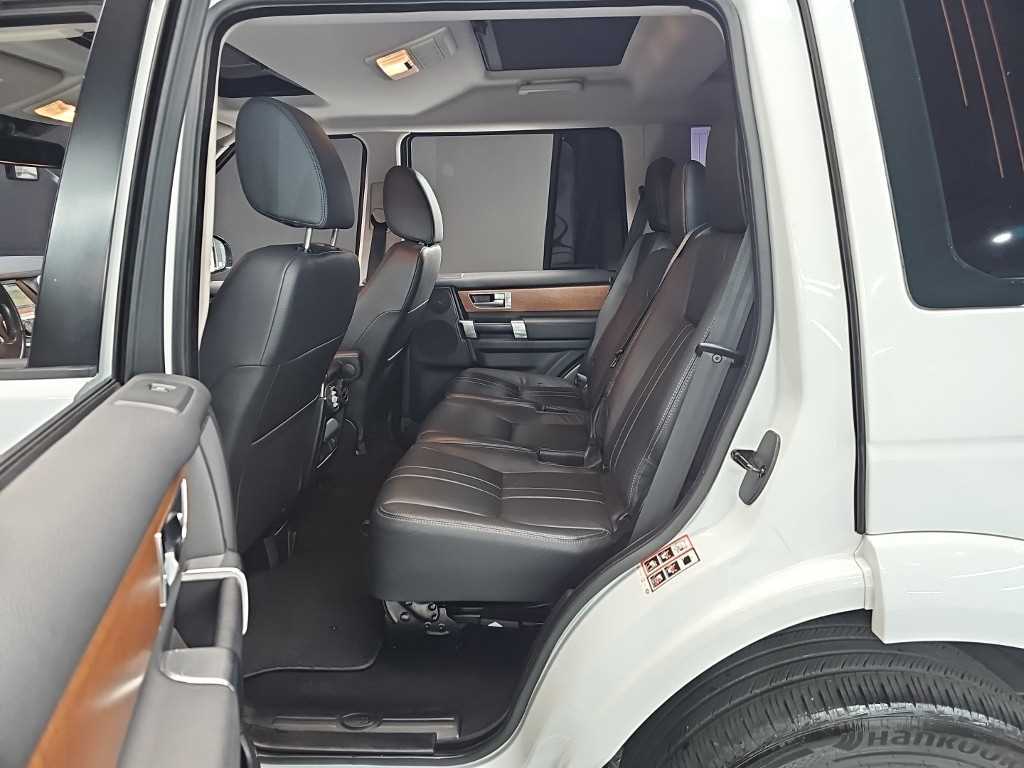 Land Rover Discovery — photo 12