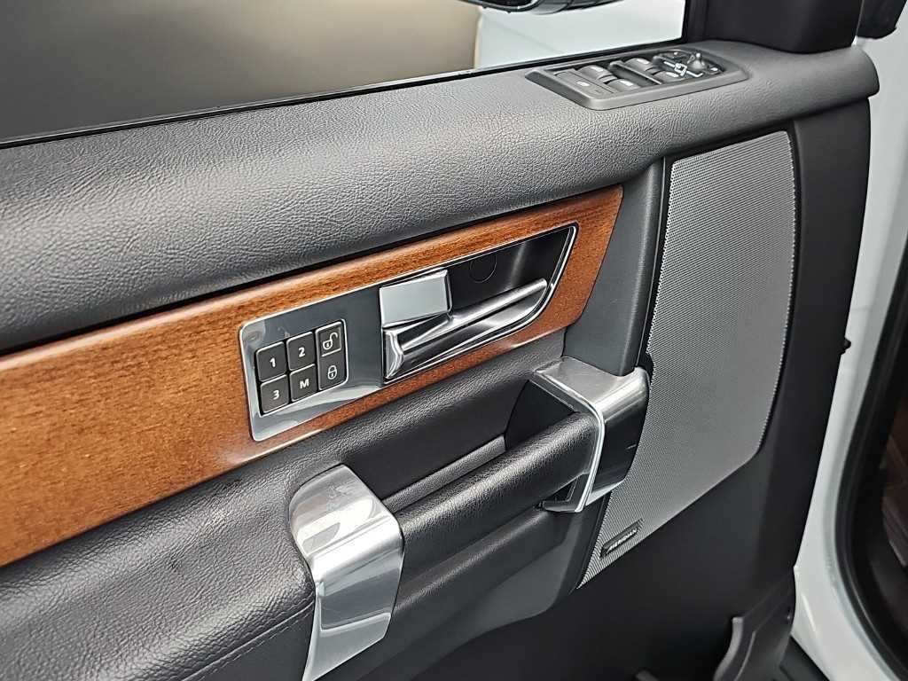 Land Rover Discovery — photo 17
