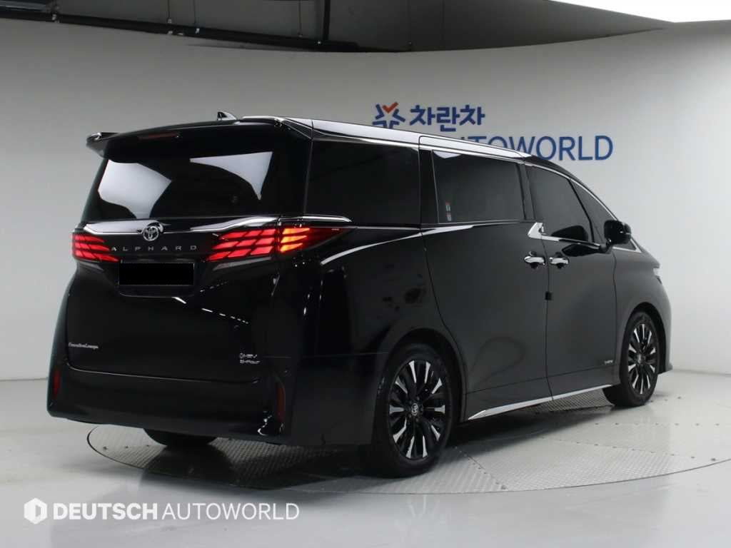 Toyota Alphard — photo 02
