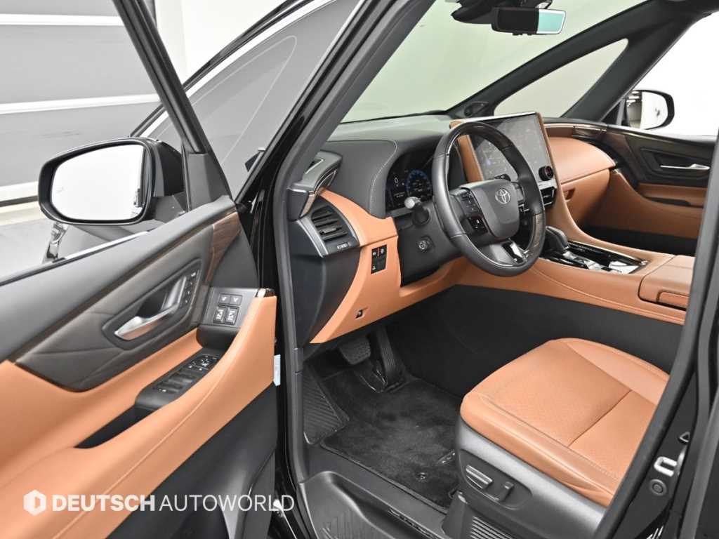 Toyota Alphard — photo 11