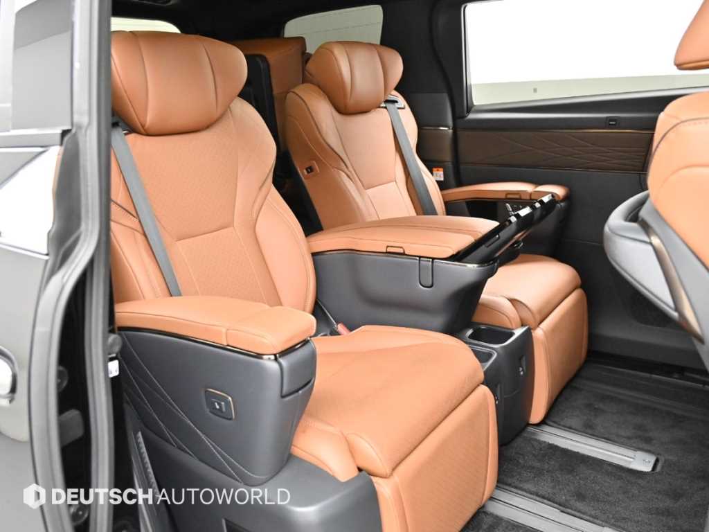 Toyota Alphard — photo 12