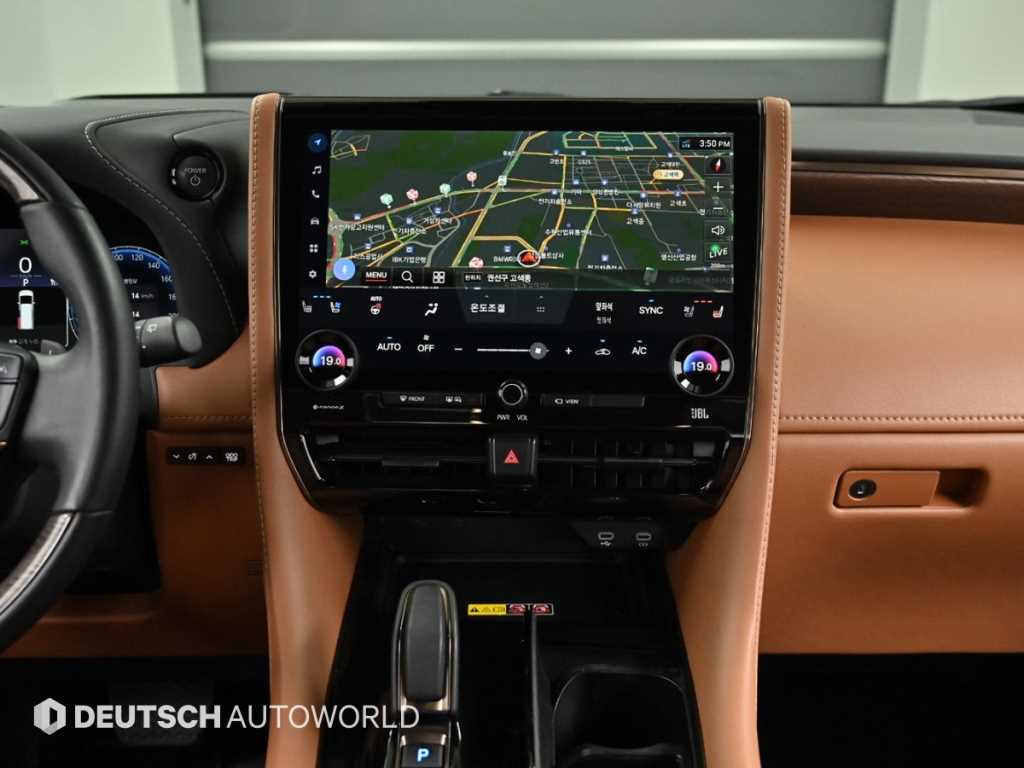 Toyota Alphard — photo 14