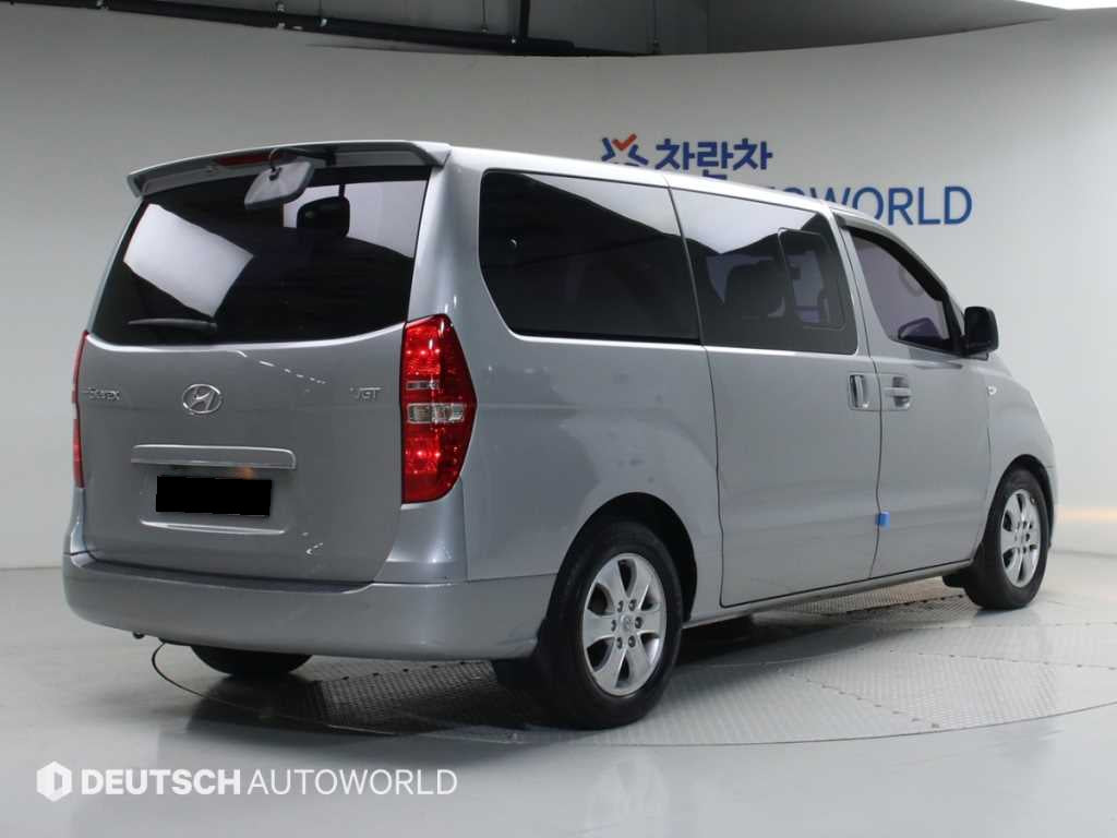Hyundai Starex — photo 02