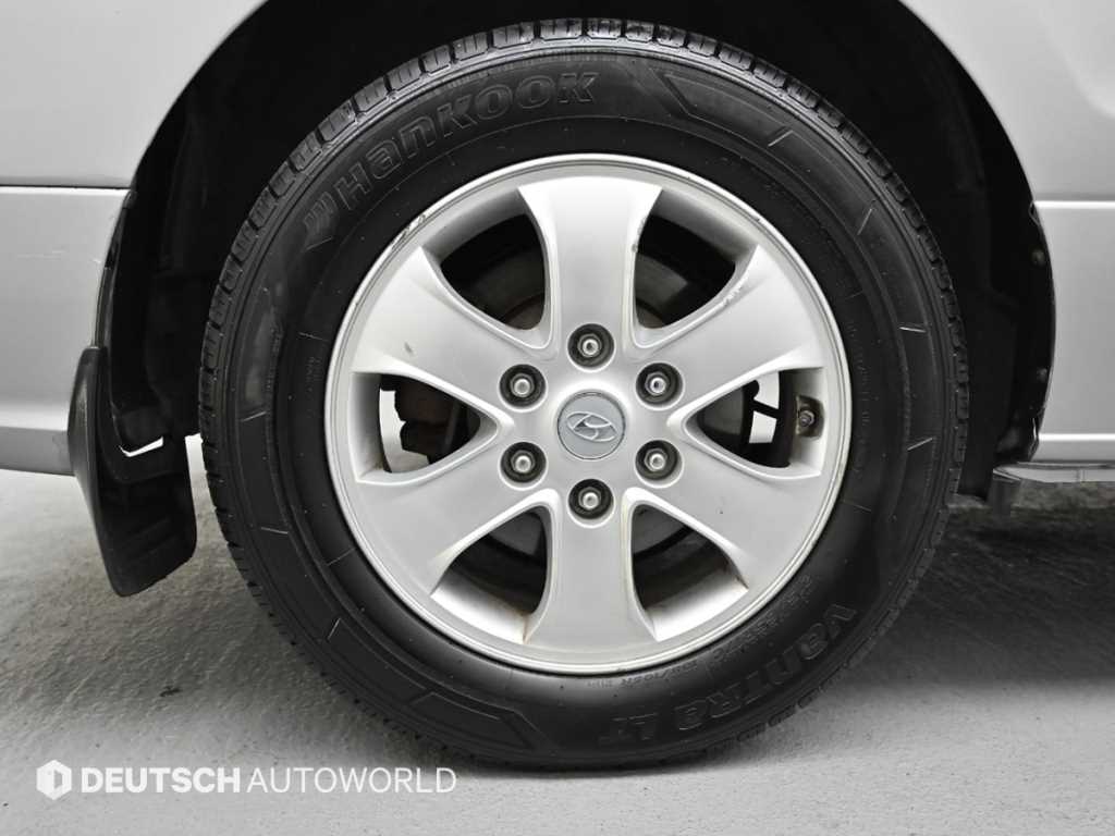 Hyundai Starex — photo 05