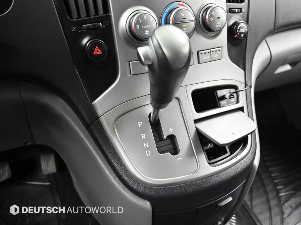 Hyundai Starex — photo 09