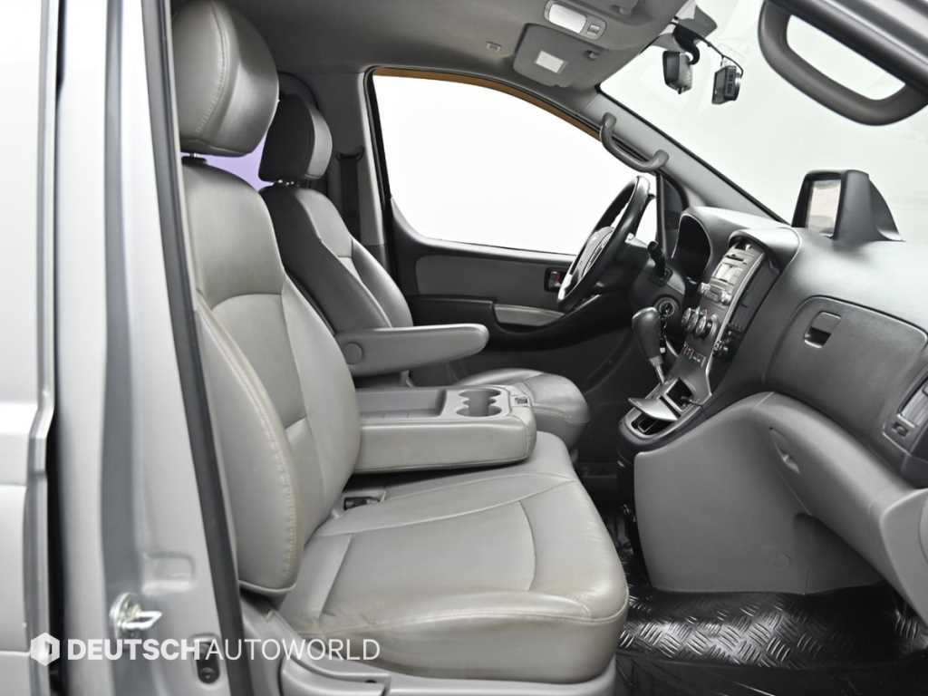 Hyundai Starex — photo 10