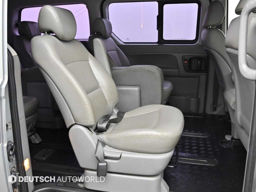 Hyundai Starex — photo 12