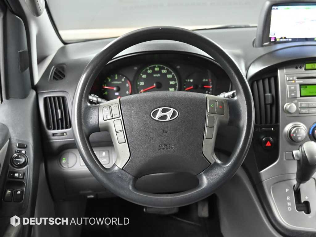Hyundai Starex — photo 13